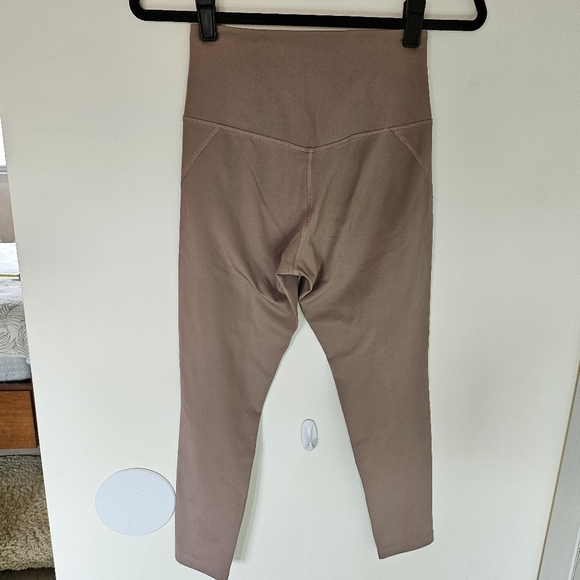 VGUC Girlfriend Collective High Rise Legging Tan Small - Picture 5 of 14